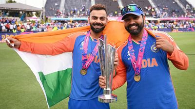 टीम इंडिया के चैंपियन बनने पर रोहित शर्मा की मां ने शेयर की विराट कोहली-हिटमैन की फोटो, जानें इस जोड़ी के लिए क्या कहा? विराट कोहली और रोहित शर्मा