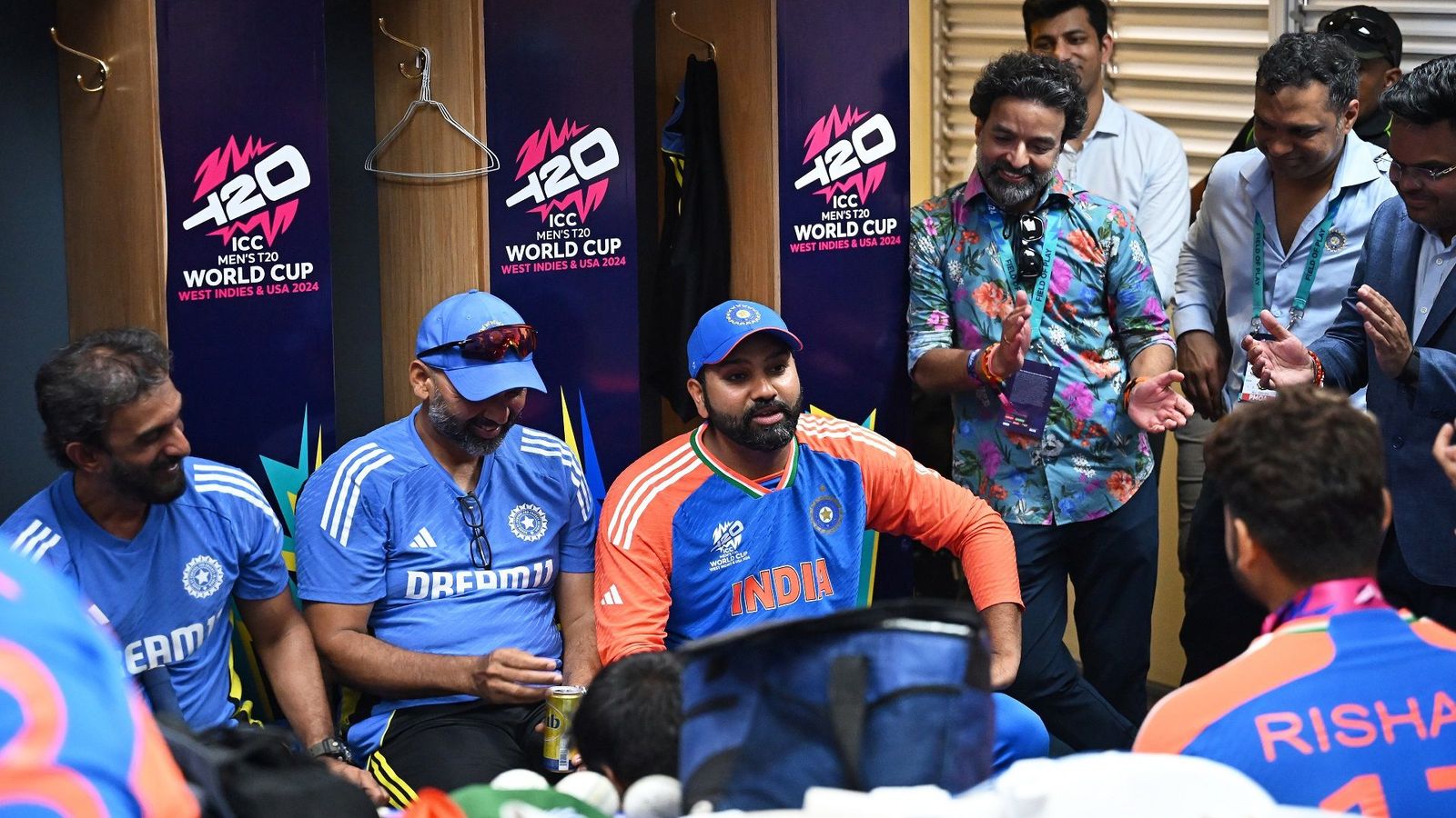 'मुझे सभी की ऑक्सीजन की जरूरत', रोहित शर्मा ने फाइनल से कुछ मिनट पहले ऐसा क्या कहा, जिसे सुन हर एक खिलाड़ी ने लगा दी अपनी जान 'मुझे सभी की ऑक्सीजन की जरूरत', रोहित शर्मा ने फाइनल से कुछ मिनट पहले ऐसा क्या कहा, जिसे सुन हर एक खिलाड़ी ने लगा दी अपनी जान