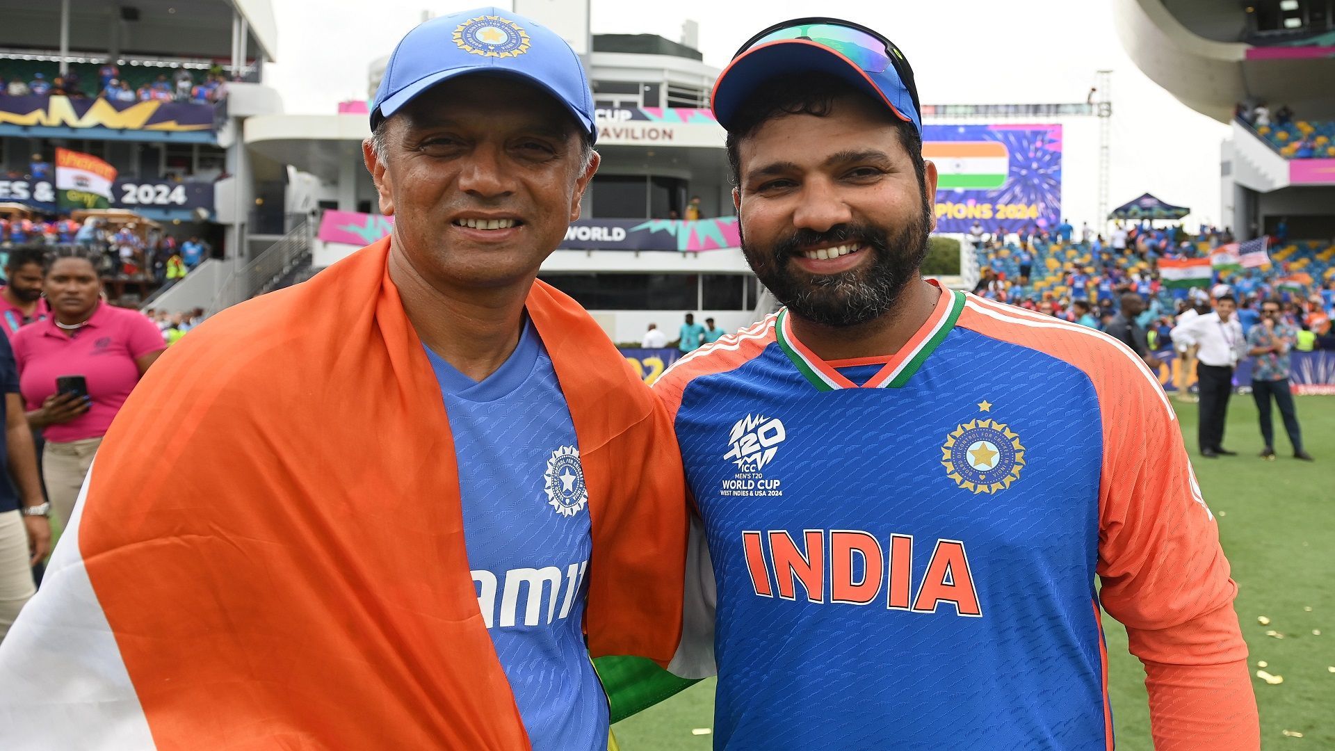 राहुल द्रविड़ ने क्यों बदला हेड कोच पद छोड़ने का इरादा? रोहित शर्मा के कॉल के बाद बदले हालात, जानिए फोन पर क्या बात हुई