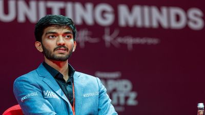 भारत को झटका, गुकेश vs लिरेन का वर्ल्ड चैंपियनशिप मैच दिल्ली-चेन्नई में नहीं होगा, इस शहर ने जीती 21 करोड़ के मुकाबले की मेजबानी 17 साल के गुकेश ने अप्रैल में कैंडिडेट्स शतरंज टूर्नामेंट जीतकर सबसे कम उम्र के विश्व चैलेंजर