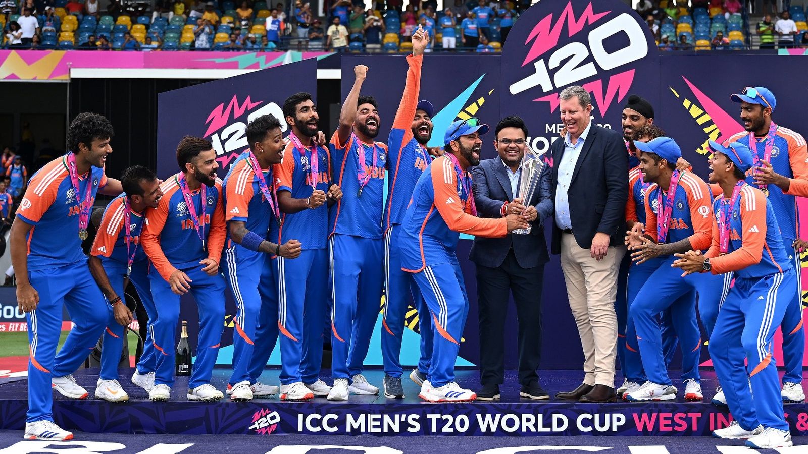 बारबाडोस के तूफान में फंसी वर्ल्ड चैंपियन टीम इंडिया कब लौटेगी भारत? फ्लाइट में देरी से बढ़ा फैंस का इंतजार बारबाडोस के तूफान में फंसी वर्ल्ड चैंपियन टीम इंडिया कब लौटेगी भारत? फ्लाइट में देरी से बढ़ा फैंस का इंतजार