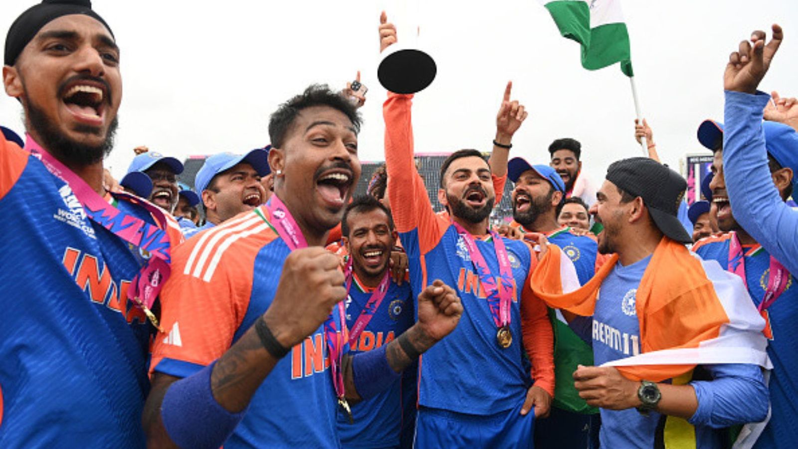 बड़ी खबर: वर्ल्ड चैंपियन टीम इंडिया की मुंबई में होगी विक्ट्री परेड, रोहित शर्मा-जय शाह ने फैंस को दिया न्योता, जानिए पूरा कार्यक्रम बड़ी खबर: वर्ल्ड चैंपियन टीम इंडिया की मुंबई में होगी विक्ट्री परेड, रोहित शर्मा-जय शाह ने फैंस को दिया न्योता, जानिए पूरा कार्यक्रम