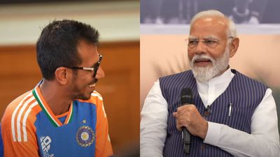 पीएम मोदी ने वर्ल्ड चैंपियंस से मुलाकात के दौरान युजवेंद्र चहल को रंगे हाथ पकड़ा, फिर बोले सीरियस.... मीटिंग में एक दूसरे से बातचीत करते युजवेंद्र चहल और पीएम मोदी