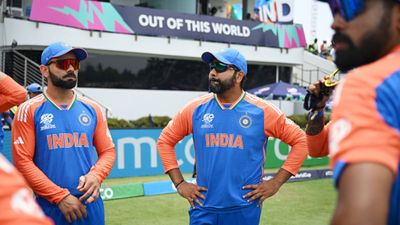 रोहित शर्मा और विराट कोहली वापस लेंगे संन्यास? राहुल द्रविड़ ने पीएम मोदी से ऐसा क्या कह दिया पीएम मोदी से बात करते टीम इंडिया के खिलाड़ी