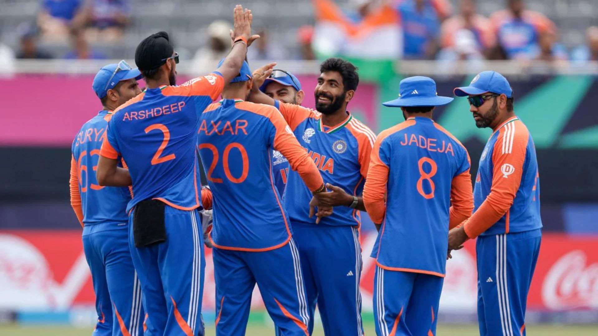 टीम इंडिया के इस गेंदबाज को अपनी तरह बना रहे हैं जसप्रीत बुमराह, कहा- 'तुझे तीनों फॉर्मेट खेलने हैं' टीम इंडिया के इस गेंदबाज को अपनी तरह बना रहे हैं जसप्रीत बुमराह, कहा- 'तुझे तीनों फॉर्मेट खेलने हैं'