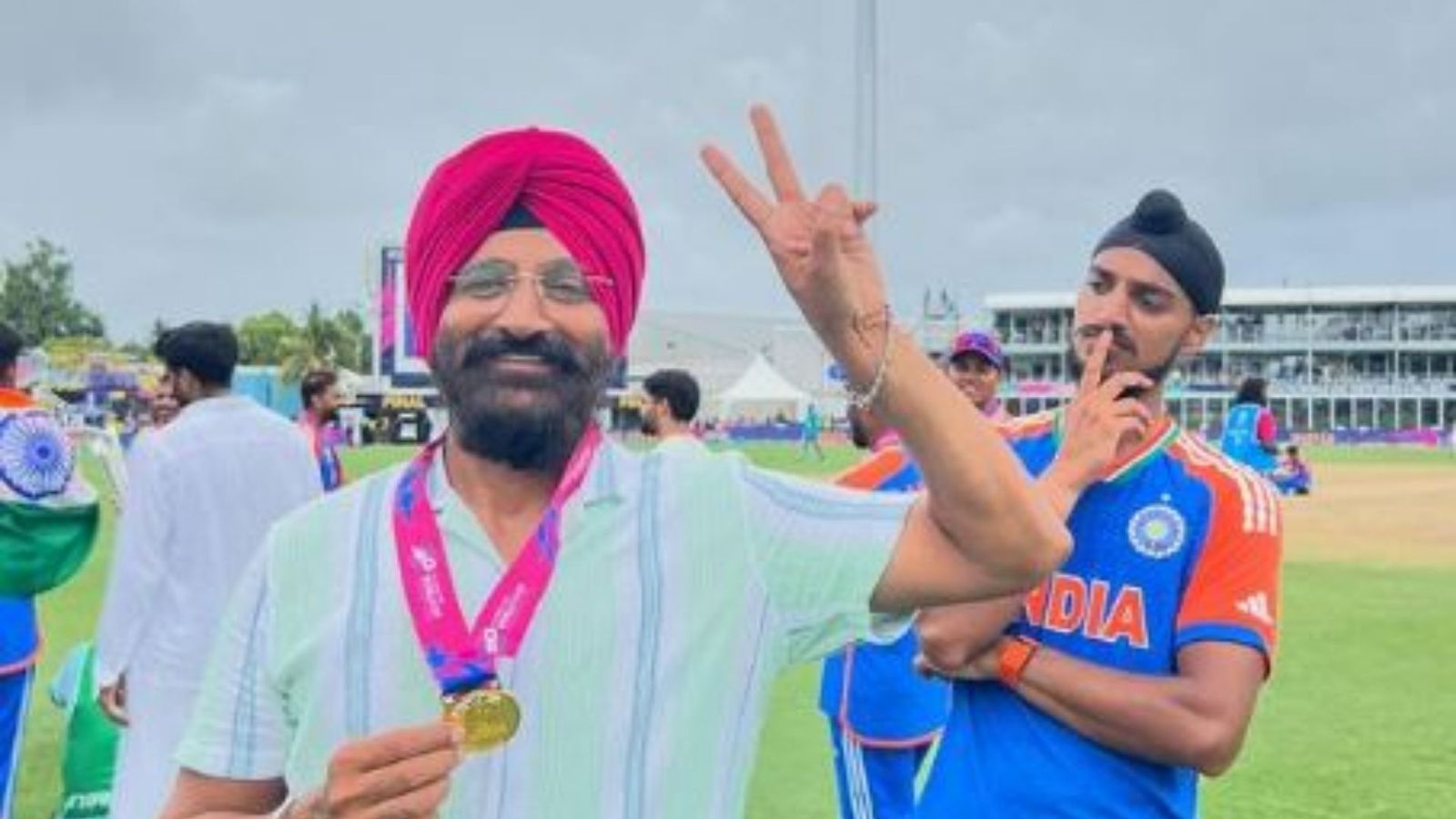 अर्शदीप सिंह को मैच के दौरान विकेट मिले इसके लिए माता-पिता अपनाते हैं खास टोटका, गेंदबाज ने खुद किया खुलासा अर्शदीप सिंह को मैच के दौरान विकेट मिले इसके लिए माता-पिता अपनाते हैं खास टोटका, गेंदबाज ने खुद किया खुलासा