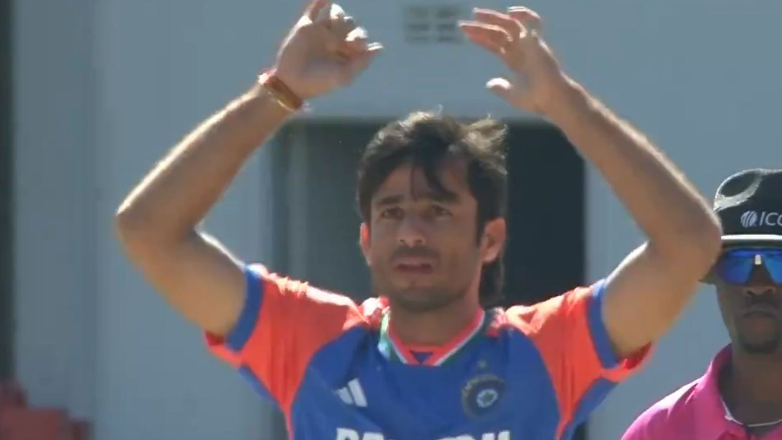 IND vs ZIM : 4-2-13-4 रवि बिश्नोई ने जिम्बाब्वे में रचा इतिहास, 4 विकेट लेकर बुमराह और हरभजन के रिकॉर्ड क्लब में बनाई जगह IND vs ZIM : 4-2-13-4 रवि बिश्नोई ने जिम्बाब्वे में रचा इतिहास, 4 विकेट लेकर बुमराह और हरभजन के रिकॉर्ड क्लब में बनाई जगह