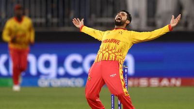 IND vs ZIM : जिम्बाब्वे की जीत के बाद टीम इंडिया के सिकंदर रजा ने लिए मजे, कहा - 'ऐसी पिच नहीं थी की 102 पर सिमट जाए' एक मैच के दौरान जिम्बाब्वे के कप्तान सिकंदर रजा