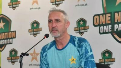 पाकिस्तान टेस्ट टीम से जुड़ते ही जेसन गिलेस्पी ने बाबर आजम सहित सभी खिलाड़ियों को दी चेतावनी, कहा - अगर खेलना है तो... पाकिस्तान टेस्ट टीम का कोच बनने के बाद प्रेस कांफ्रेंस के दौरान जेसन गिलेस्पी