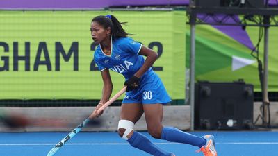 भारतीय टीम के कप्तान का परिवार 3 किलोमीटर दूर से पानी लाने को मजबूर, सरकार का घर देने का 3 साल पुराना वादा भी अधूरा भारतीय महिला हॉकी टीम की कप्तान सलीमा टेटे