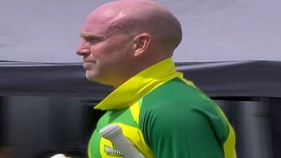 12 चौके, 7 छक्के, 37 साल के ऑस्ट्रेलियाई बल्लेबाज ने बरपाया कहर, तूफानी शतक ठोक टीम को दिलाई जीत बेन डंक ने 35 गेंदों में 100 रन ठोके