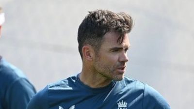 जेम्स एंडरसन ने बल्लेबाजी में बना दिया ऐसा वर्ल्ड रिकॉर्ड जिसे तोड़ने में अच्छे-अच्छों के पसीने छूट जाएंगे जेम्स एंडरसन ने बैटिंग में भी वर्ल्ड रिकॉर्ड बनाया है