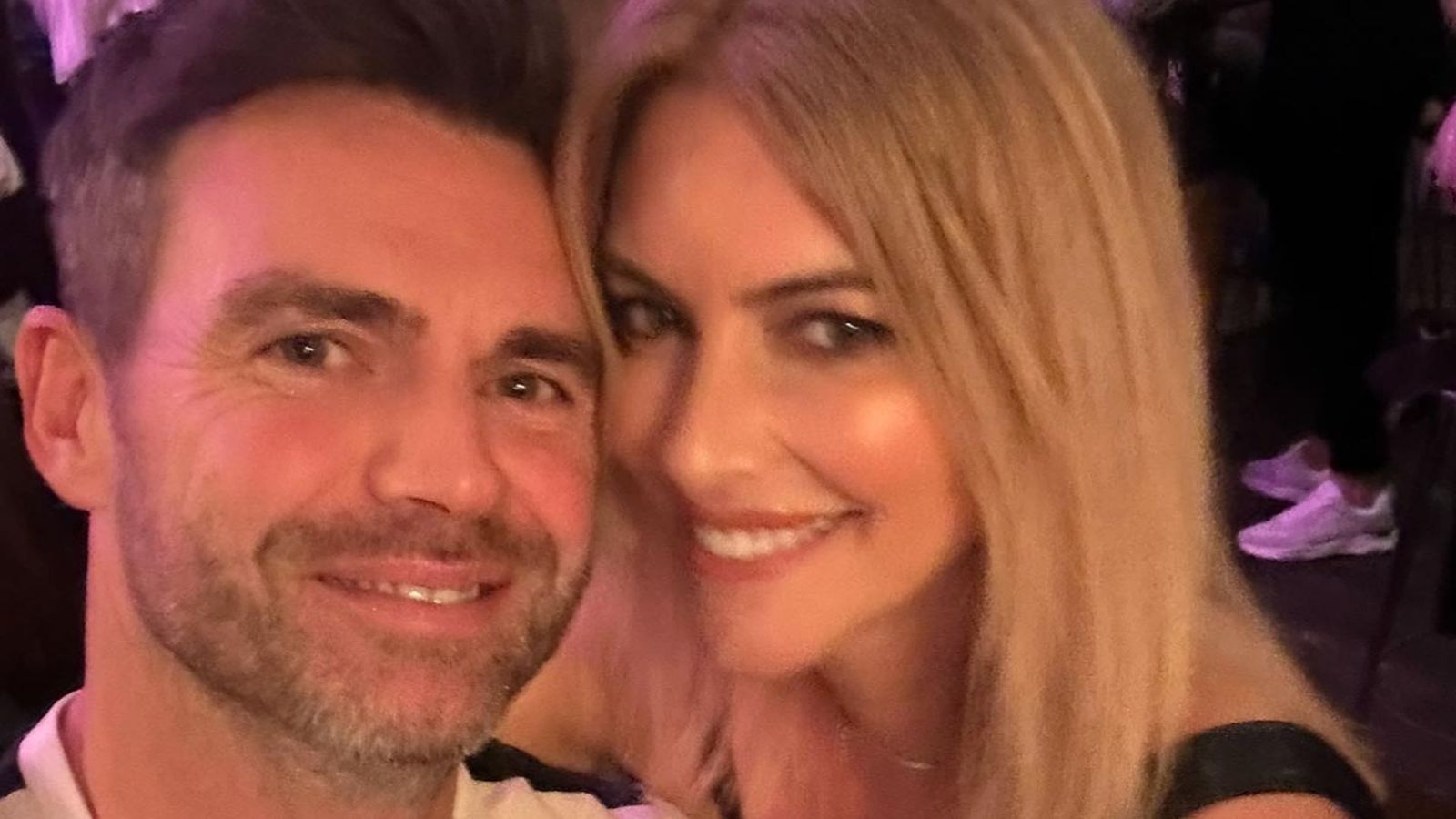 कौन है जेम्स एंडरसन की पत्नी जो शादीशुदा होने के बावजूद खुद को 'विधवा' बताती हैं, वजह आई सामने कौन है जेम्स एंडरसन की पत्नी जो शादीशुदा होने के बावजूद खुद को 'विधवा' बताती हैं, वजह आई सामने