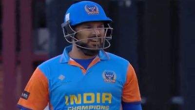 World Championship of Legends: उथप्पा, युवी और पठान ब्रदर्स की फिफ्टी के दम पर ऑस्ट्रेलिया को पीट फाइनल में पहुंचा भारत, अब पाकिस्तान से खिताबी टक्कर अपनी तूफानी पारी के दौरान युवराज सिंह