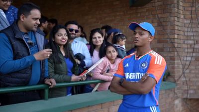 टी20 वर्ल्ड कप में एक भी मैच ना खेलने के बावजूद कैसे अपनी फॉर्म को रखा बरकरार? फैन के सवाल पर जायसवाल ने दिया दिल जीतने वाला जवाब फैन से बात करते जायसवाल