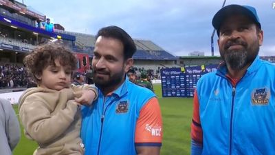 इरफान पठान ने खोला युवराज सिंह के फोन कॉल का राज, टीम में शामिल करने से पहले दिग्गज ने रखी थी हैरान करने वाली मांग इरफान पठान जीत के बाद