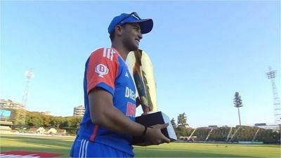 IND vs ZIM: सीरीज जीत के बाद अभिषेक शर्मा को रहा इस बात का मलाल, शुभमन गिल और कोच का किया जिक्र, कहा- मैंने खराब... जीत के बाद ट्रॉफी के साथ अभिषेक शर्मा