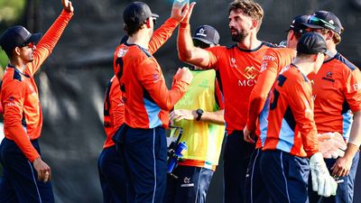 MLC: पंजाब के बल्लेबाज के अर्धशतक और इंग्लैंड क्रिकेट को छोड़ने वाले गेंदबाज की बदौलत यूनिकॉर्न ने ओर्कास को 23 रन से हराया विकेट लेने के बाद टीम के साथ जश्न मनाते लियाम प्लंकेट