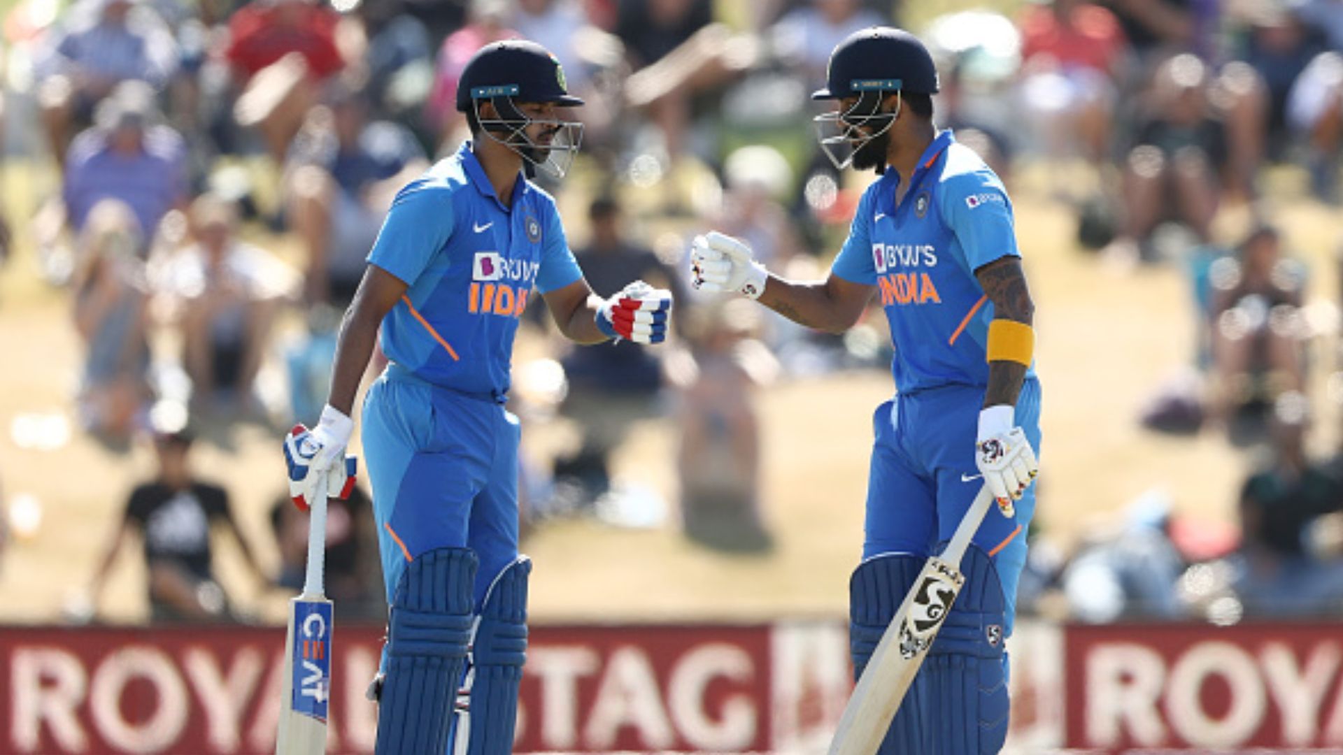 IND vs SL : गौतम गंभीर के हेड कोच बनते ही उनके चैंपियन कप्तान की चांदी, अब मिलेगा सेंट्रल कॉन्ट्रैक्ट, जानिए क्या है मामला ? IND vs SL : गौतम गंभीर के हेड कोच बनते ही उनके चैंपियन कप्तान की चांदी, अब मिलेगा सेंट्रल कॉन्ट्रैक्ट, जानिए क्या है मामला ?