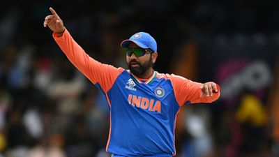 रोहित शर्मा के वनडे से संन्यास के बाद गौतम गंभीर इस धुरंधर को बनाएंगे अगला कप्तान! टीम इंडिया के लिए एक मैच के दौरान कप्तानी करते हुए रोहित शर्मा