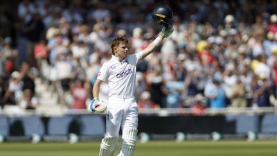 ENG vs WI, 2nd Test : ओली पोप के शतक से इंग्लैंड ने पहले दिन कैरेबियाई गेंदबाजों को खदेड़ा, 416 रन के विशाल स्कोर से कसा शिकंजा ENG vs WI, 2nd Test में शतक जड़ने के बाद ओली पोप