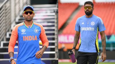 सूर्यकुमार यादव-हार्दिक पंड्या को लेकर तीखी बहस, दो दिन चली मीटिंग में गहमागहमी, कई खिलाड़ियों को किए गए फोन, सामने आई अंदर की बात सूर्यकुमार यादव को हार्दिक पंड्या से ऊपर प्राथमिकता दी गई