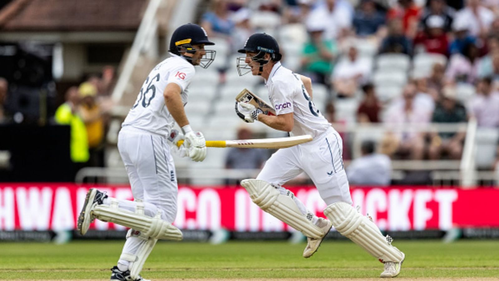 ENG vs WI : रूट और ब्रूक की बल्लेबाजी से इंग्लैंड ने वेस्टइंडीज को खदेड़ा, तीसरे दिन 207 रनों की बढ़त से कसा शिकंजा  ENG vs WI : रूट और ब्रूक की बल्लेबाजी से इंग्लैंड ने वेस्टइंडीज को खदेड़ा, तीसरे दिन 207 रनों की बढ़त से कसा शिकंजा