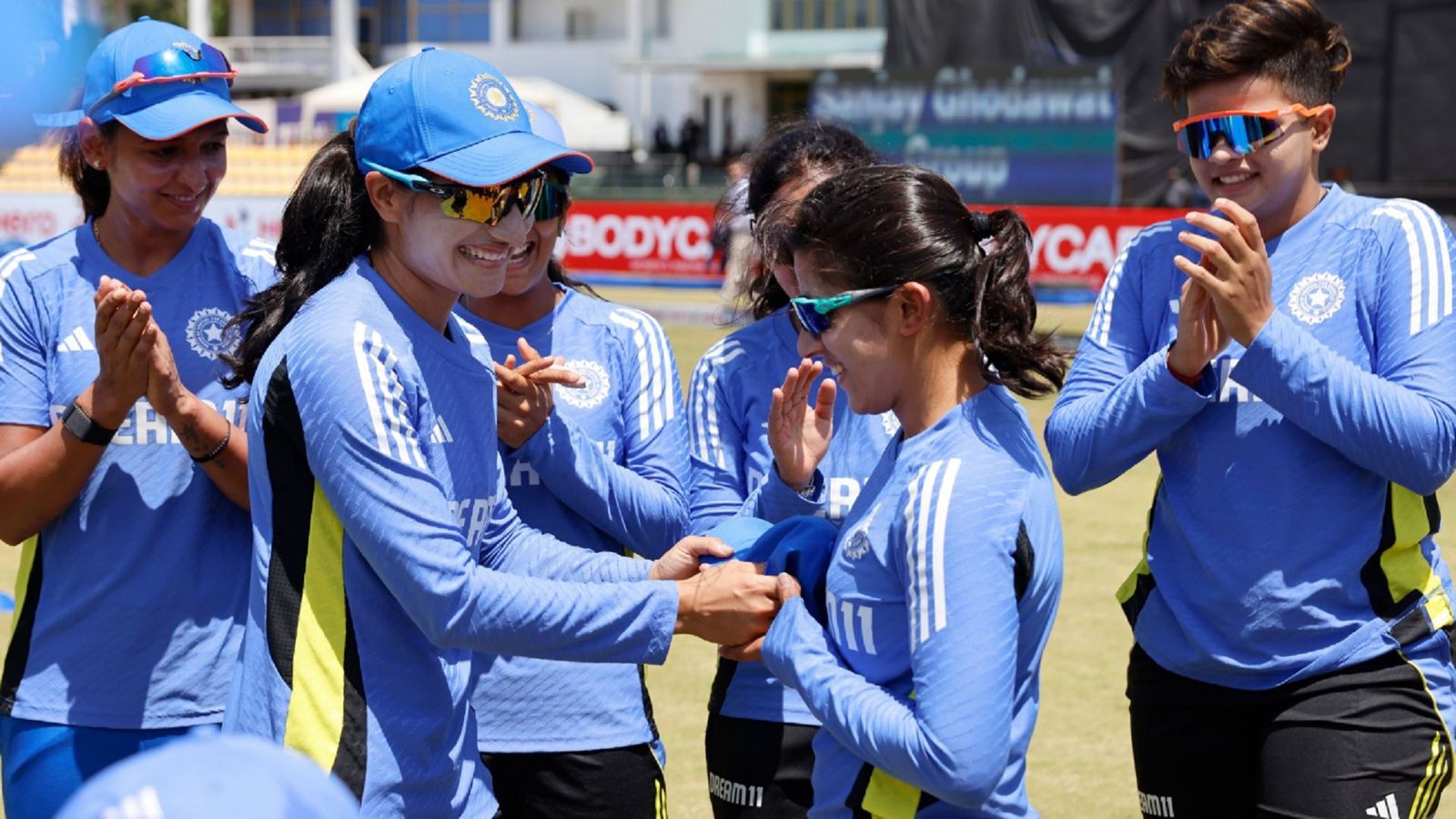 IND vs UAE: भारत की तनुजा कंवर का डेब्यू, यूएई के खिलाफ टीम इंडिया में एक बदलाव, जानें दोनों की प्लेइंग XI IND vs UAE: भारत की तनुजा कंवर का डेब्यू, यूएई के खिलाफ टीम इंडिया में एक बदलाव, जानें दोनों की प्लेइंग XI