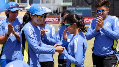 IND vs UAE: भारत की तनुजा कंवर का डेब्यू, यूएई के खिलाफ टीम इंडिया में एक बदलाव, जानें दोनों की प्लेइंग XI डेब्यू कैप के साथ तनुजा कंवर