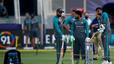 'अब पाकिस्तान के लिए नहीं खेलना चाहता', 2025 आईसीसी चैंपियंस ट्रॉफी से पहले पाकिस्तानी बल्लेबाज ने संन्यास का दिया संकेत! बाबर आजम, रिजवान और शोएब मलिक