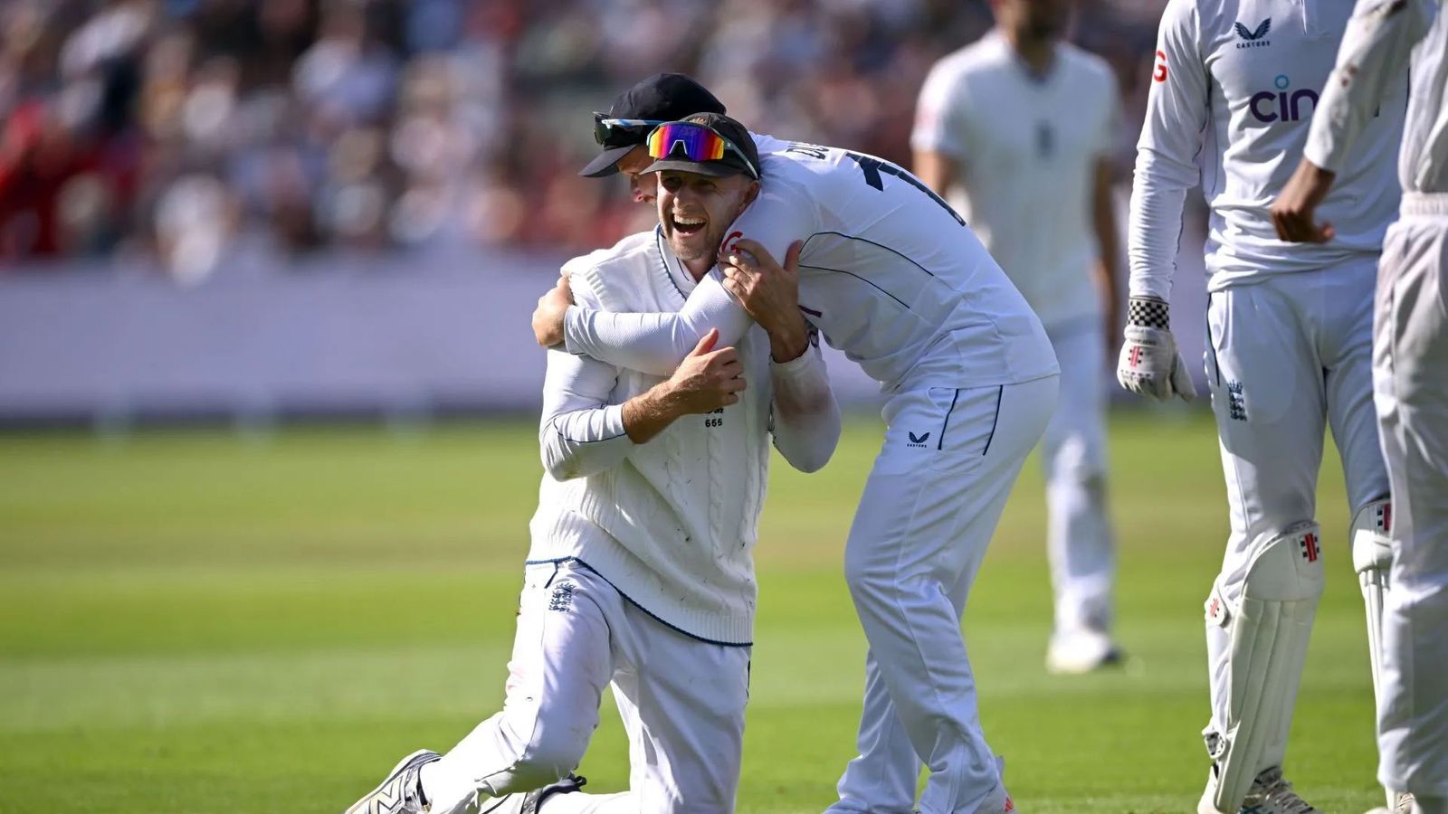 ENG vs WI: जो रूट ने स्लिप में पकड़ा जबरदस्त कैच, फुर्ती देख दंग रह गए इंग्लैंड के खिलाड़ी, देखें Video  ENG vs WI: जो रूट ने स्लिप में पकड़ा जबरदस्त कैच, फुर्ती देख दंग रह गए इंग्लैंड के खिलाड़ी, देखें Video