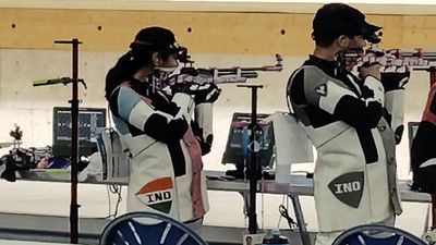 Paris Olympics 2024: शूटिंग के पहले दिन भारत को झटका, एक पॉइंट से मेडल राउंड में जगह बनाने से चूके निशानेबाज, जानिए कौनसे स्थान पर रही टीम रमिता और अर्जुन की जोड़ी छठे स्थान पर रहीं