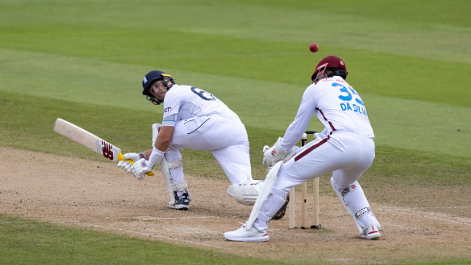 ENG vs WI : रूट और स्मिथ की पारी से इंग्लैंड ने 54 रन पर 5 विकेट खोने के बाद किया पलटवार, तीसरे टेस्ट मैच में वेस्टइंडीज पर मंडराया हार का संकट ENG vs WI : रूट और स्मिथ की पारी से इंग्लैंड ने 54 रन पर 5 विकेट खोने के बाद किया पलटवार, तीसरे टेस्ट मैच में वेस्टइंडीज पर मंडराया हार का संकट