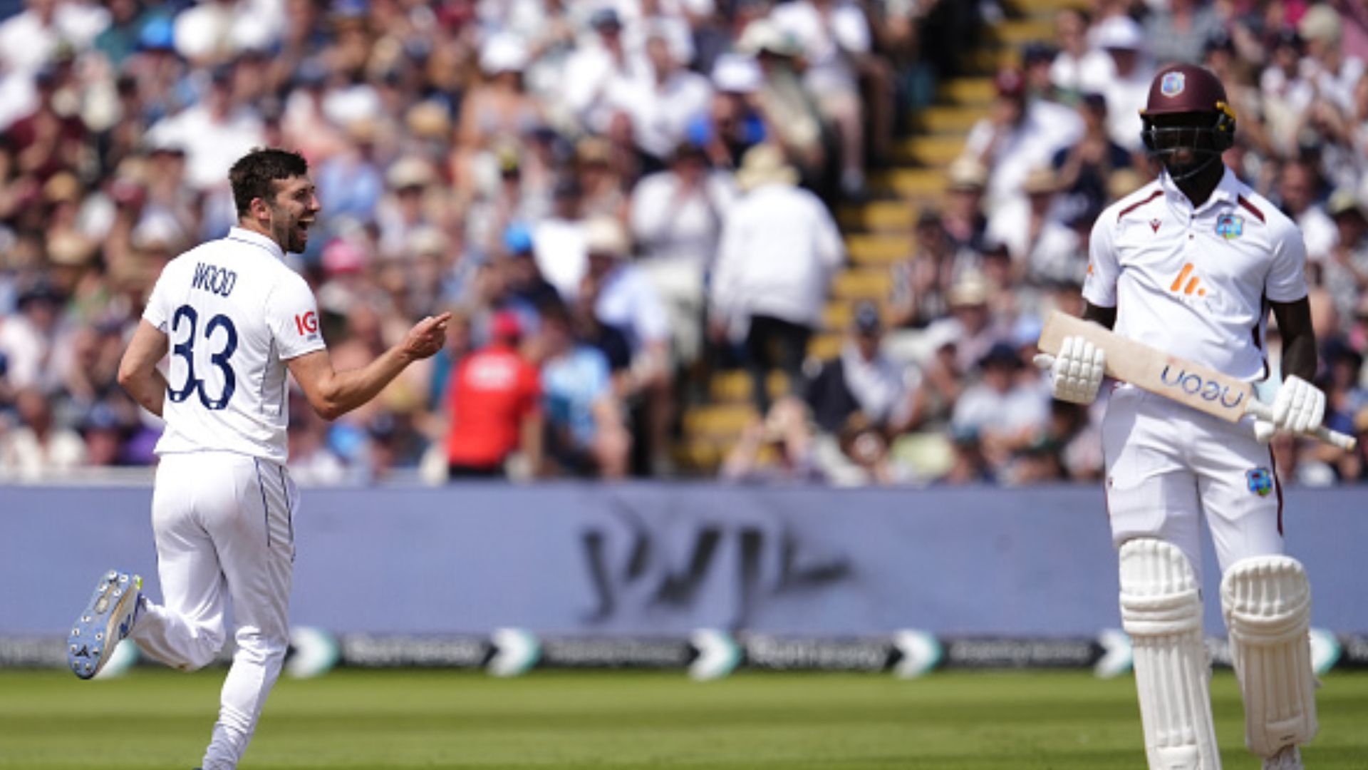 ENG vs WI : मार्क वुड के 'पंजे' से इंग्लैंड ने 10 विकेट से जीता तीसरा टेस्ट, वेस्टइंडीज का सीरीज में हुआ सूपड़ा साफ़ 