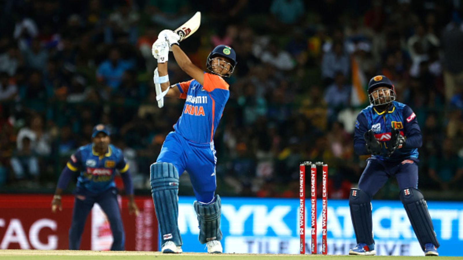 IND vs SL : बारिश के चलते 8 ओवर के मैच में गरजा यशस्वी का बल्ला, भारत ने श्रीलंका को सात विकेट से हराकर सीरीज पर किया कब्ज़ा IND vs SL : बारिश के चलते 8 ओवर के मैच में गरजा यशस्वी का बल्ला, भारत ने श्रीलंका को सात विकेट से हराकर सीरीज पर किया कब्ज़ा