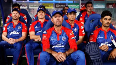 'अब उसकी जगह नहीं बनती' टीम इंडिया के इस सलामी बल्लेबाज से निराश रिकी पोंटिंग, बताया विकल्प की तलाश जारी रिकी पोंटिंग दिल्ली कैपिटल्स के डगआउट में