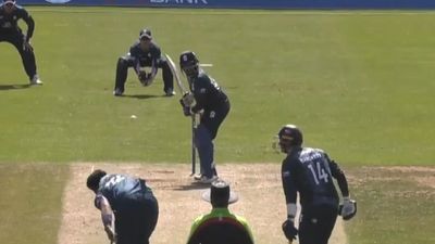 One-Day Cup: टीम इंडिया से बाहर चल रहे पृथ्वी शॉ ने इंग्लैंड में बरपाया कहर, चौकों की बारिश कर खेली 76 रन की तूफानी पारी, Video अपनी तूफानी पारी के दौरान पृथ्वी शॉ