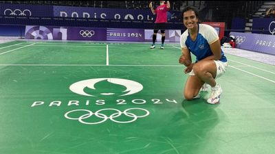 Paris Olympics 2024: पीवी सिंधु की प्री क्वार्टर फाइनल में धमाकेदार एंट्री, ओलिंपिक मेडल की हैट्रिक की तरफ बढ़ाया कदम पीवी सिंधु प्री क्वार्टर फाइनल में पहुंच गई हैं