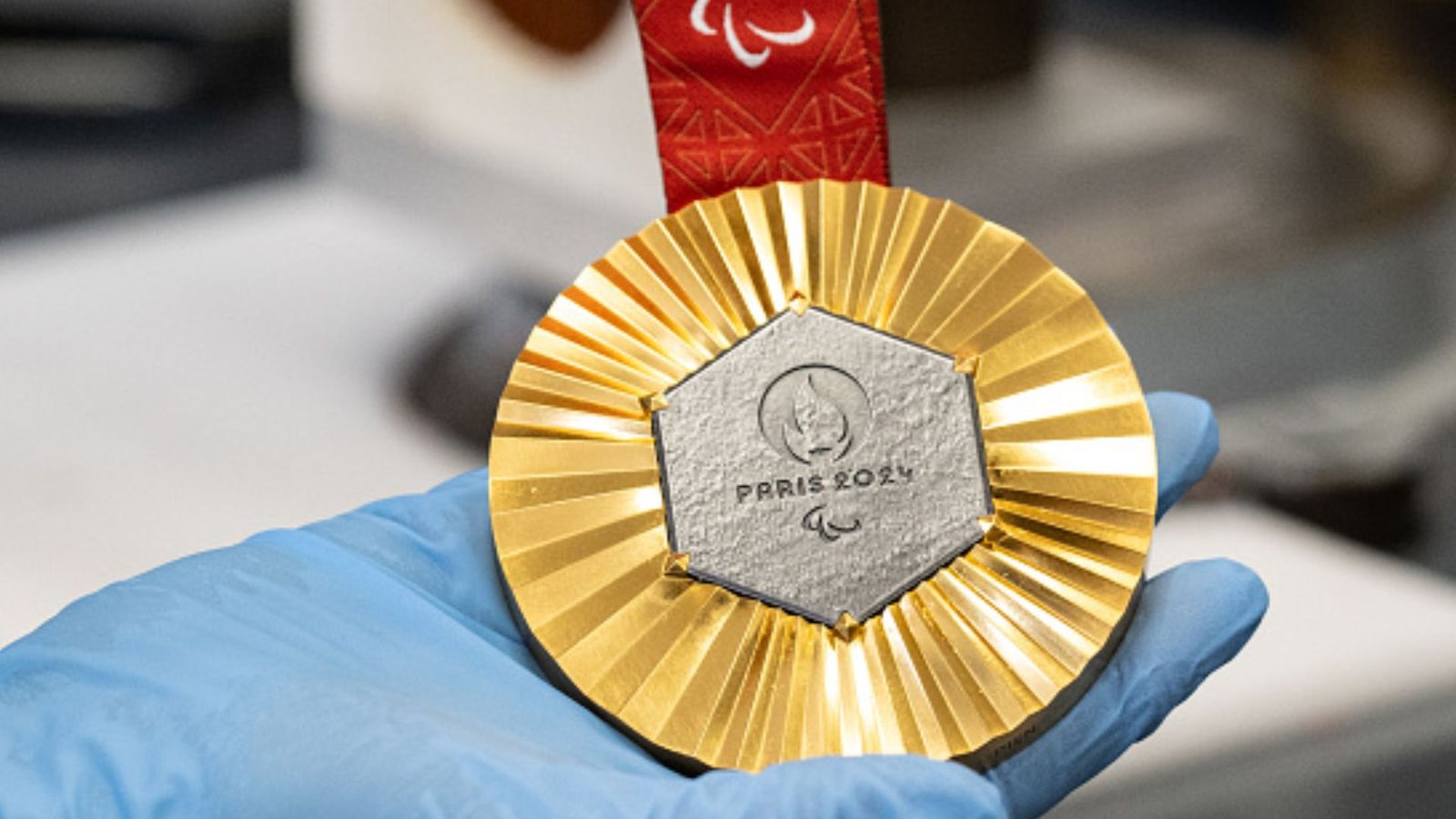 Paris Olympic के गोल्ड मेडल की क्या है कीमत और कितना है उसमे सोना? यहां जानिए सब कुछ Paris Olympic के गोल्ड मेडल की क्या है कीमत और कितना है उसमे सोना? यहां जानिए सब कुछ