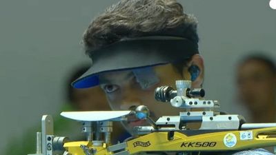 Paris Olympics 2024 Round-Up: शूटिंग में एक और मेडल की आस, बॉक्सिंग- बैडमिंटन में धमाकेदार जीत तो टेबल टेनिस में लगा झटका, जानें भारत के लिए कैसा रहा 5वां दिन? स्वप्निल कुसले मेंस 50 मीटर एयर राइफल थ्री पोजीशन के फाइनल में पहुंच गए हैं