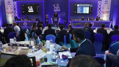 IPL 2025: शाहरुख खान की KKR समेत इन 6 टीमों ने आईपीएल 2025 मेगा ऑक्शन के लिए सख्ती से किया इनकार, जानिए क्या रही वजह आईपीएल मेगा ऑक्शन दिसंबर 2025 में प्रस्तावित है.
