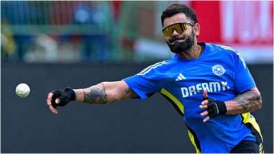 IND vs SL: श्रीलंका के खिलाफ चला विराट कोहली का बल्ला तो टूट जाएगा सचिन तेंदुलकर का 18 साल पुराना वर्ल्ड रिकॉर्ड प्रैक्टिस सेशन के दौरान विराट कोहली