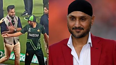 इरफान पठान के नाम से झूठ फैलाने वाले पाकिस्तान को हरभजन सिंह ने लताड़ा, कहा- अंग्रेजी में सवाल पूछ लिया तो पंगा हो जाएगा बाबर आजम इंटरव्यू देने से मना करते हुए