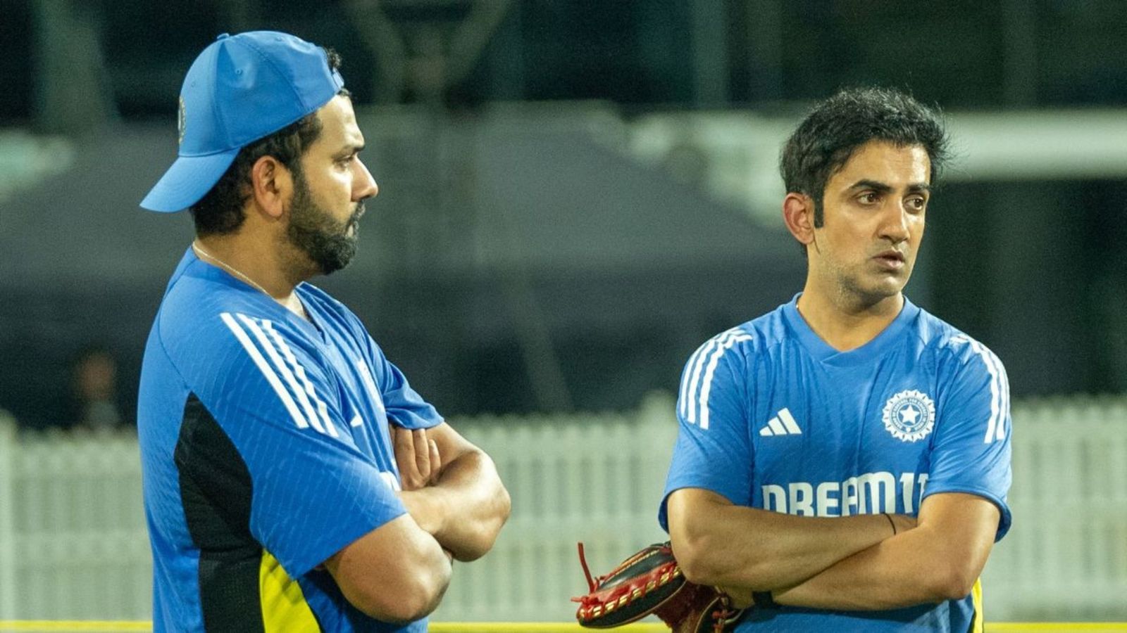 IND vs SL: गौतम गंभीर के साथ इन 4 मुद्दों पर हुई रोहित शर्मा की चर्चा, जानें क्या है कोच-कप्तान का प्लान IND vs SL: गौतम गंभीर के साथ इन 4 मुद्दों पर हुई रोहित शर्मा की चर्चा, जानें क्या है कोच-कप्तान का प्लान