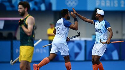 Paris Olympic, Hockey : 52 साल बाद भारत ने ऑस्ट्रेलिया को ओलिंपिक में हराकर किया धमाल, 3-2 से जीत दर्ज करके मेडल की बढ़ाई आस Paris Olympic में ऑस्ट्रेलिया के खिलाफ गोल करने के बाद भारतीय हॉकी टीम के कप्तान हरमनप्रीत सिंह