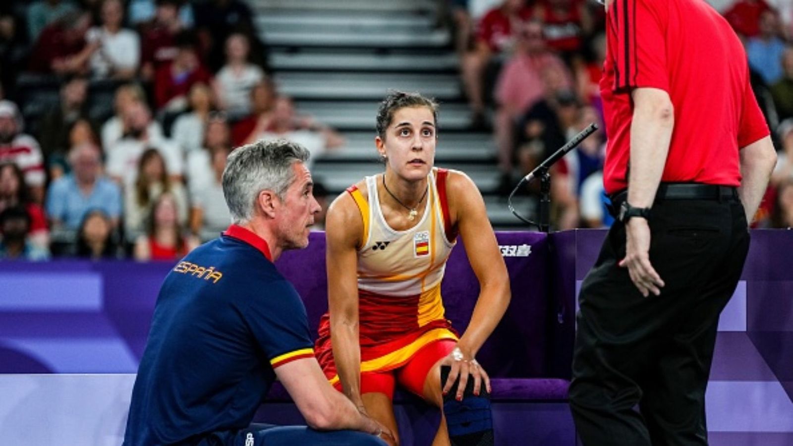 Paris Olympic: बैडमिंटन स्टार कैरोलिना मारिन सेमीफाइनल से बाहर, पहला गेम जीतने के बाद लगी चोट, कोर्ट पर फूट-फूटकर रोईं कैरोलिना मारिन को चोट के चलते पेरिस ओलिंपिक का सेमीफाइनल मैच छोड़ना पड़ा.