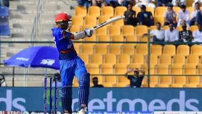 विवादों में अफगानिस्तान क्रिकेट, टीम के ओपनर पर लगा 5 साल का बैन, मैच फिक्सिंग को लेकर सामने आई सच्चाई मैच के दौरान एक्शन में इहसानुल्लाह जनत