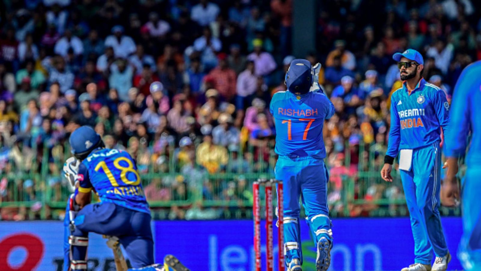 IND vs SL: स्मार्ट बनने के चक्कर में ऋषभ पंत से मैच में हुई बड़ी चूक, अंपायर ने भी की गलती, बल्लेबाज को मिला जीवनदान, VIDEO IND vs SL: स्मार्ट बनने के चक्कर में ऋषभ पंत से मैच में हुई बड़ी चूक, अंपायर ने भी की गलती, बल्लेबाज को मिला जीवनदान, VIDEO