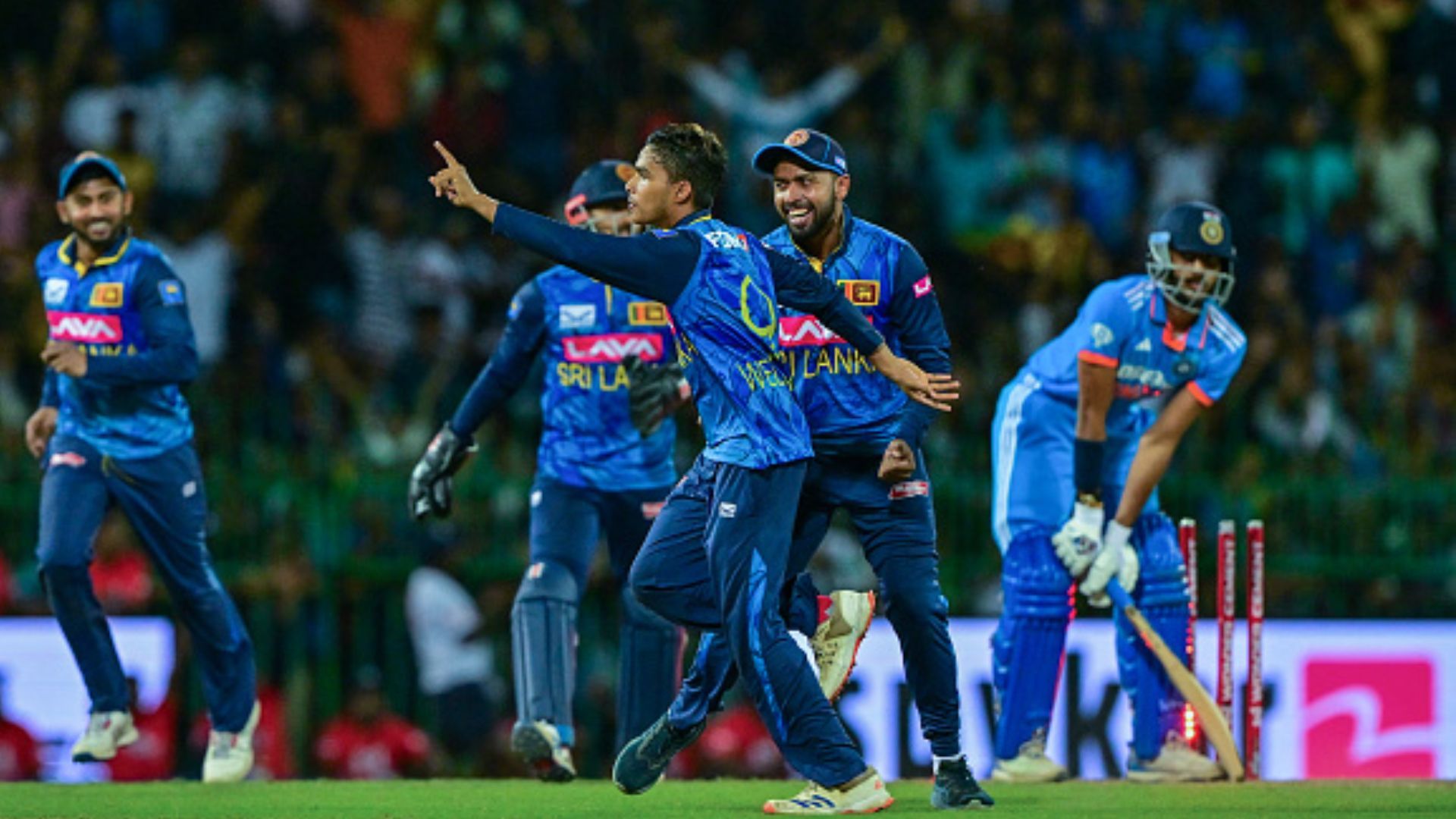 IND vs SL :  श्रीलंका ने 27 साल बाद भारत से जीती वनडे सीरीज, तीसरे मैच में टीम इंडिया को 110 रनों से रौंदा 