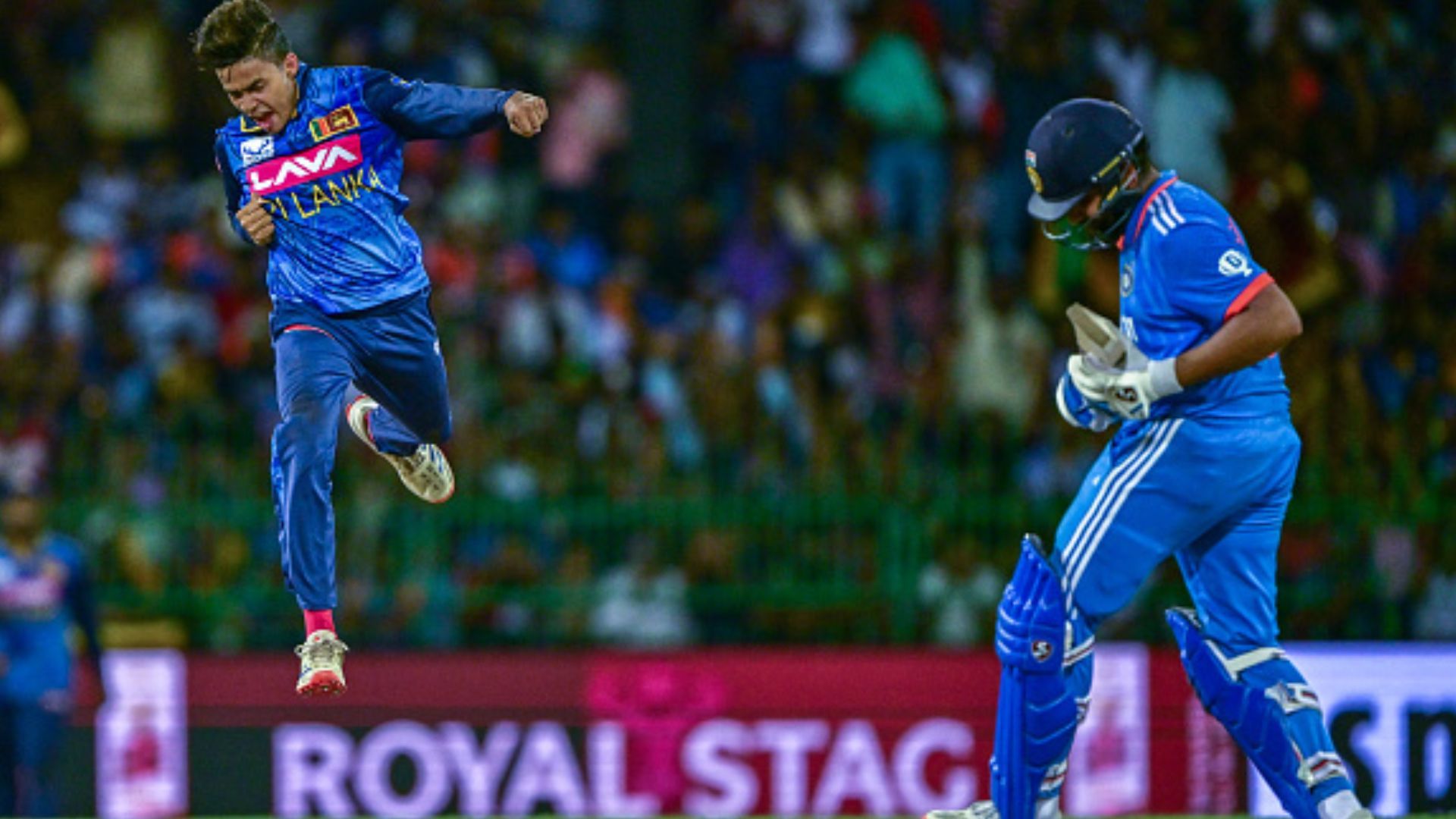 IND vs SL : श्रीलंका में स्पिनर्स के आगे भारतीय बल्लेबाजों की खुली पोल, पहली बार टीम इंडिया के नाम जुड़ा ये घटिया रिकॉर्ड